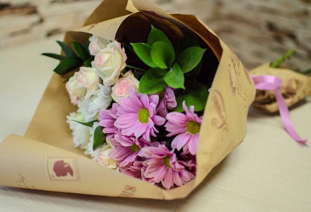 Букет цветов из: Розы и Хризантемы в Грибки