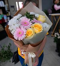 Букет цветов из:  Герберы, Розы и Хризантемы в Грибки