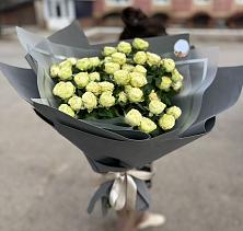 Букет Белые кустовые розы Солинеро в Грибки