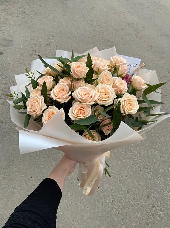 Букет Кремовые розы Латте в Грибки